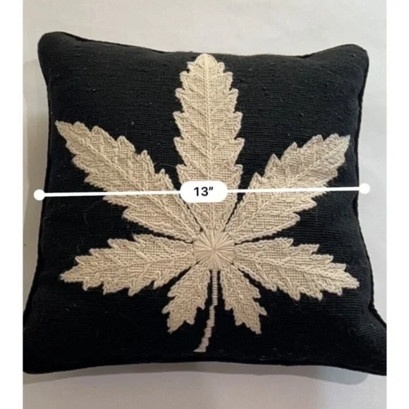 JONATHAN ADLER x HIGHER STANDARDS RARE Throw Pillow Black Cream Knit Leaf Design - Picture 5 of 7